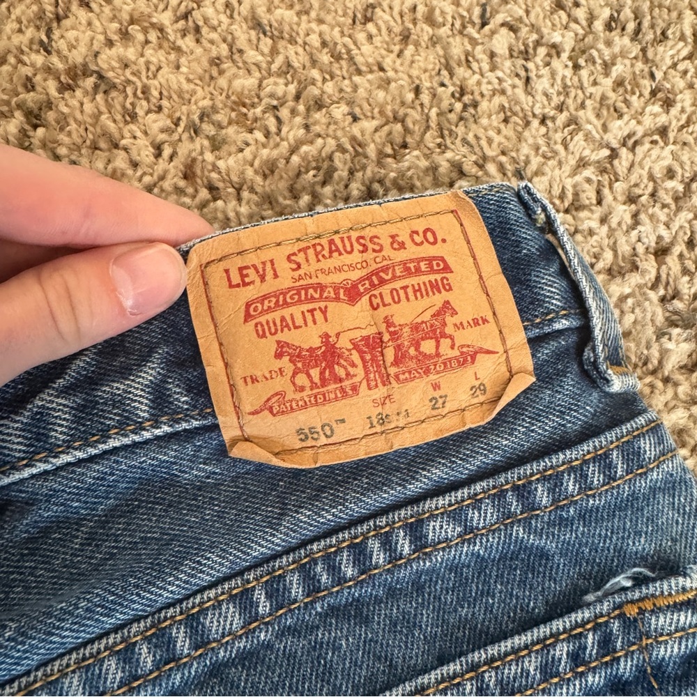Vintage Relaxed Fit Levi’s 550 - Picture 8 of 13